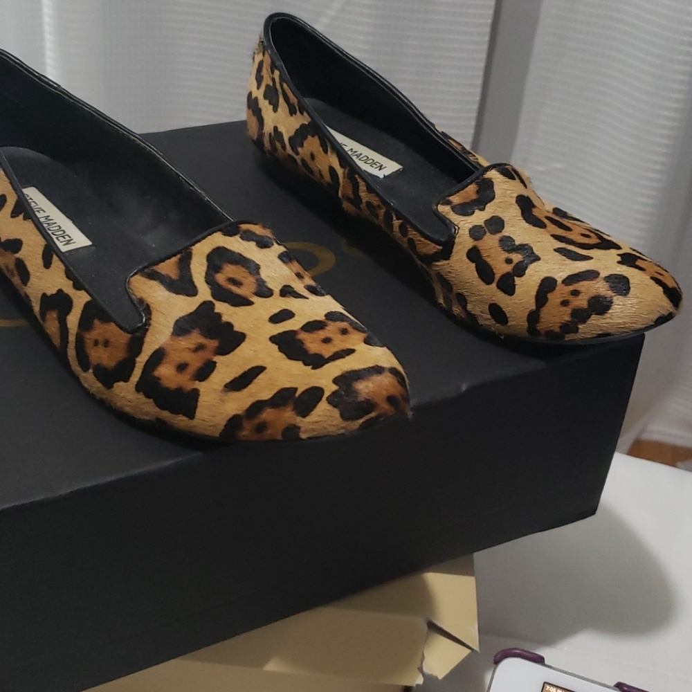 Flat shoes